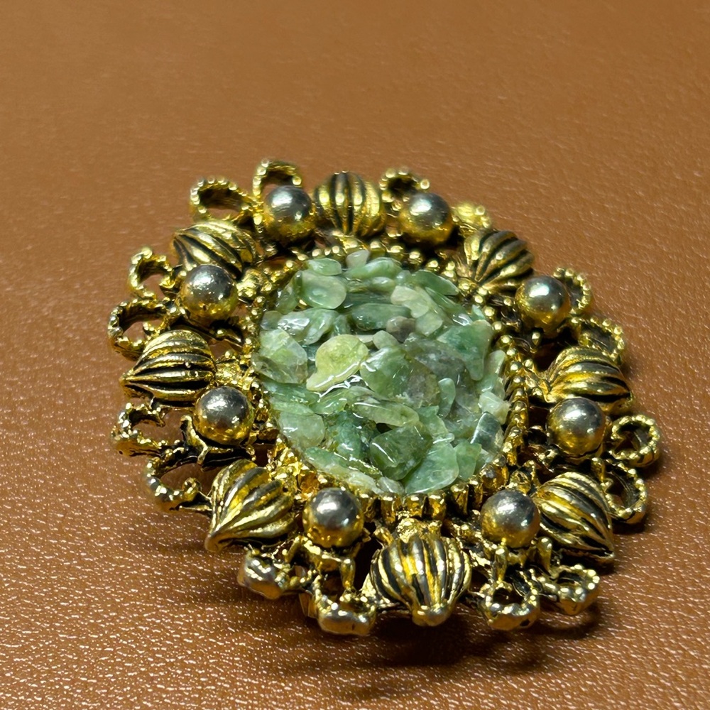 Gold-Tone Filigree Green Jade Cluster Brooch - Elegant Women's Jewelry